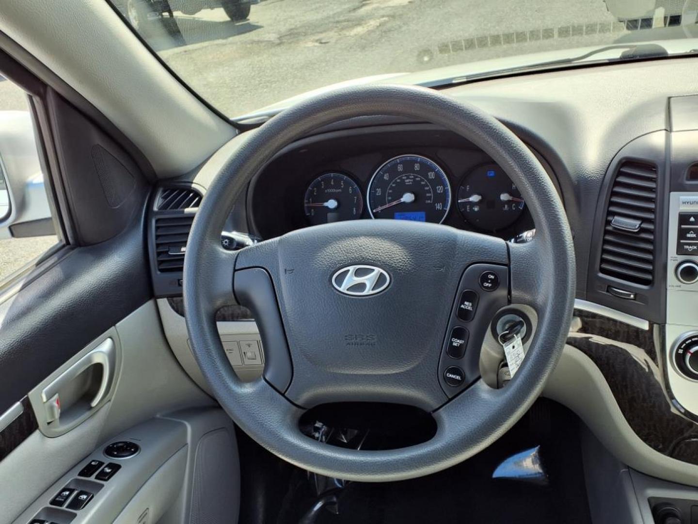 2008 Bright Silver Hyundai SANTA FE GLS (5NMSG13DX8H) with an 2.7L 2.7L V6 185hp 183ft. lbs. Sequential-Port F.I. engine, Automatic transmission, located at 50 Eastern Blvd., Essex, MD, 21221, (410) 686-3444, 39.304367, -76.484947 - Photo#13