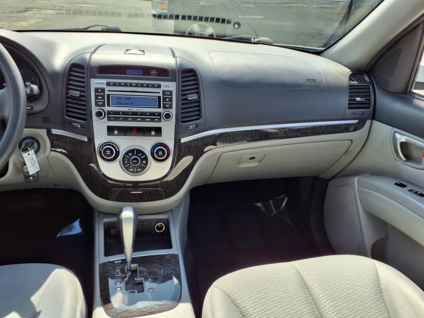 2008 Bright Silver Hyundai SANTA FE GLS (5NMSG13DX8H) with an 2.7L 2.7L V6 185hp 183ft. lbs. Sequential-Port F.I. engine, Automatic transmission, located at 50 Eastern Blvd., Essex, MD, 21221, (410) 686-3444, 39.304367, -76.484947 - Photo#15