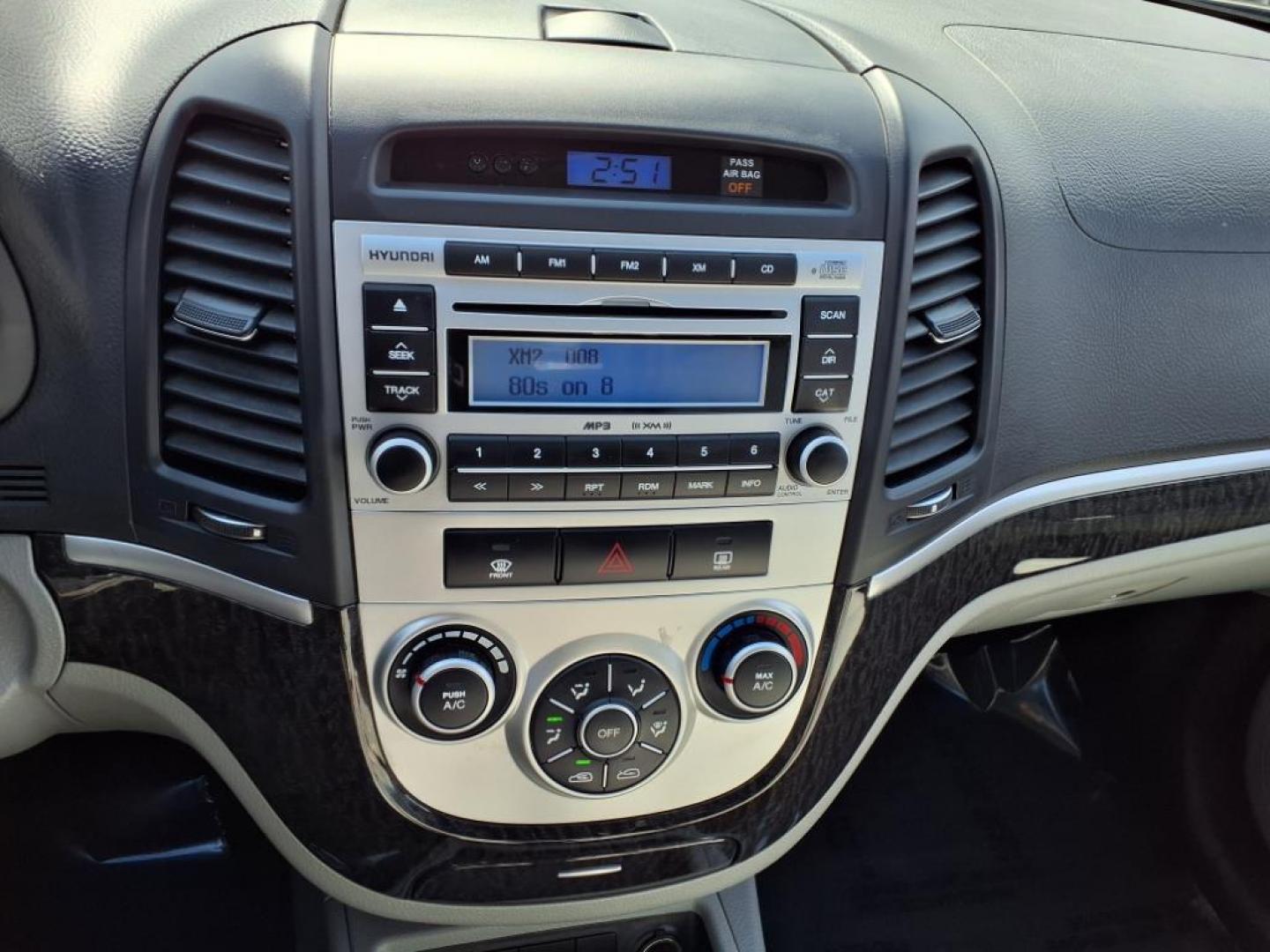 2008 Bright Silver Hyundai SANTA FE GLS (5NMSG13DX8H) with an 2.7L 2.7L V6 185hp 183ft. lbs. Sequential-Port F.I. engine, Automatic transmission, located at 50 Eastern Blvd., Essex, MD, 21221, (410) 686-3444, 39.304367, -76.484947 - Photo#18