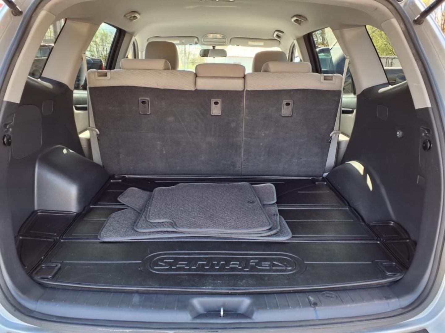 2008 Bright Silver Hyundai SANTA FE GLS (5NMSG13DX8H) with an 2.7L 2.7L V6 185hp 183ft. lbs. Sequential-Port F.I. engine, Automatic transmission, located at 50 Eastern Blvd., Essex, MD, 21221, (410) 686-3444, 39.304367, -76.484947 - Photo#3