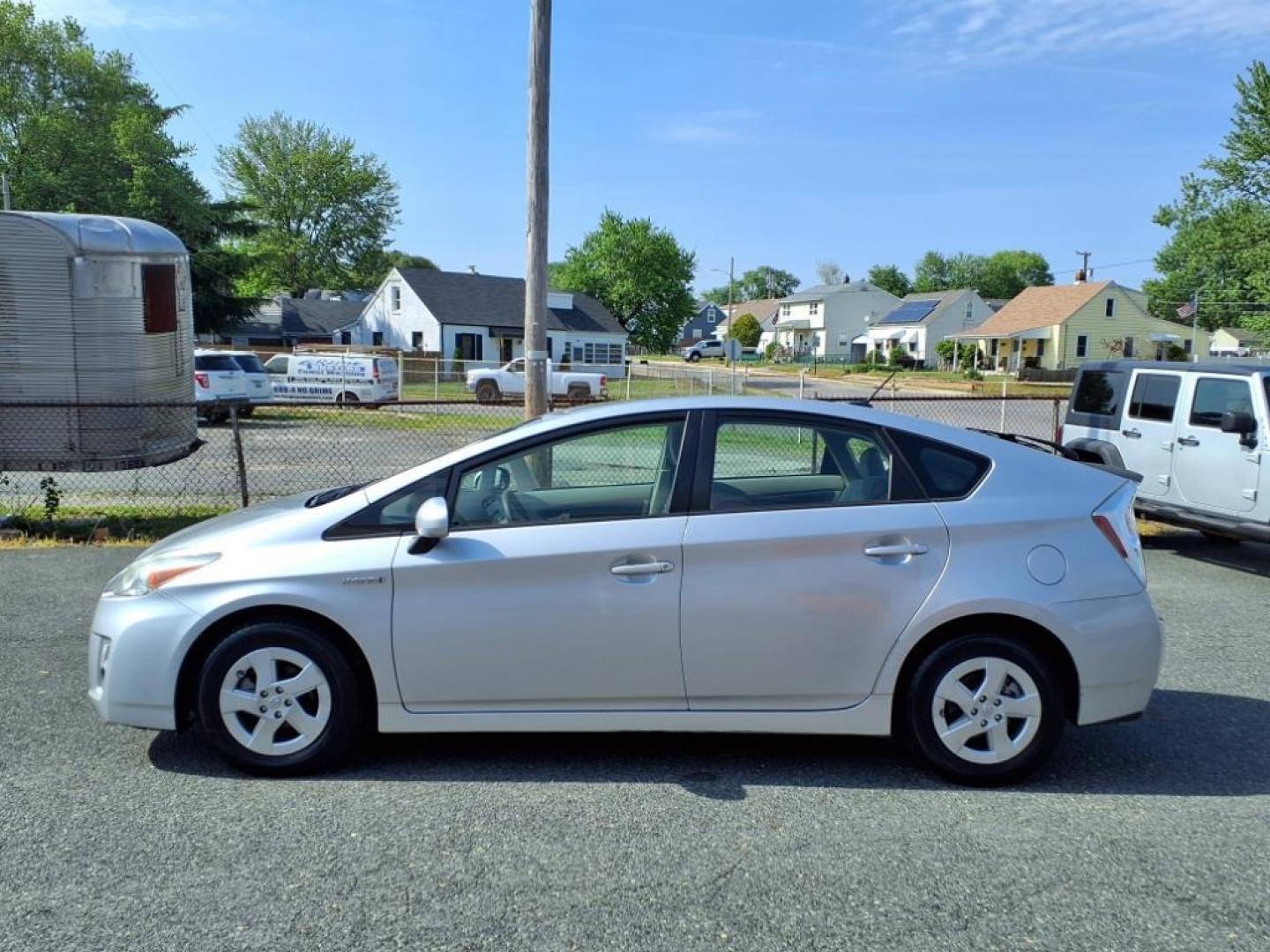 2010 Grey Toyota Prius II (JTDKN3DU6A0) with an 1.8L 4 Cylinder Sequential-Port F.I. engine, Automatic transmission, located at 50 Eastern Blvd., Essex, MD, 21221, (410) 686-3444, 39.304367, -76.484947 - Photo#1