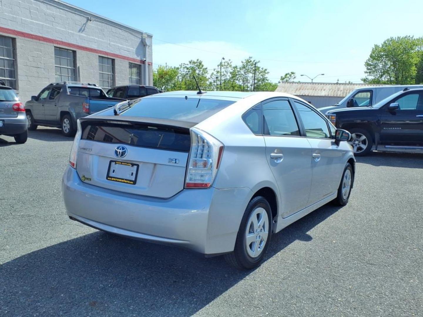 2010 Grey Toyota Prius II (JTDKN3DU6A0) with an 1.8L 4 Cylinder Sequential-Port F.I. engine, Automatic transmission, located at 50 Eastern Blvd., Essex, MD, 21221, (410) 686-3444, 39.304367, -76.484947 - Photo#5