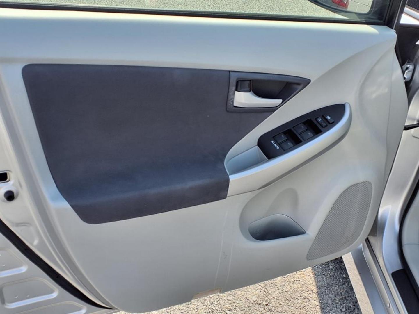 2010 Grey Toyota Prius II (JTDKN3DU6A0) with an 1.8L 4 Cylinder Sequential-Port F.I. engine, Automatic transmission, located at 50 Eastern Blvd., Essex, MD, 21221, (410) 686-3444, 39.304367, -76.484947 - Photo#10