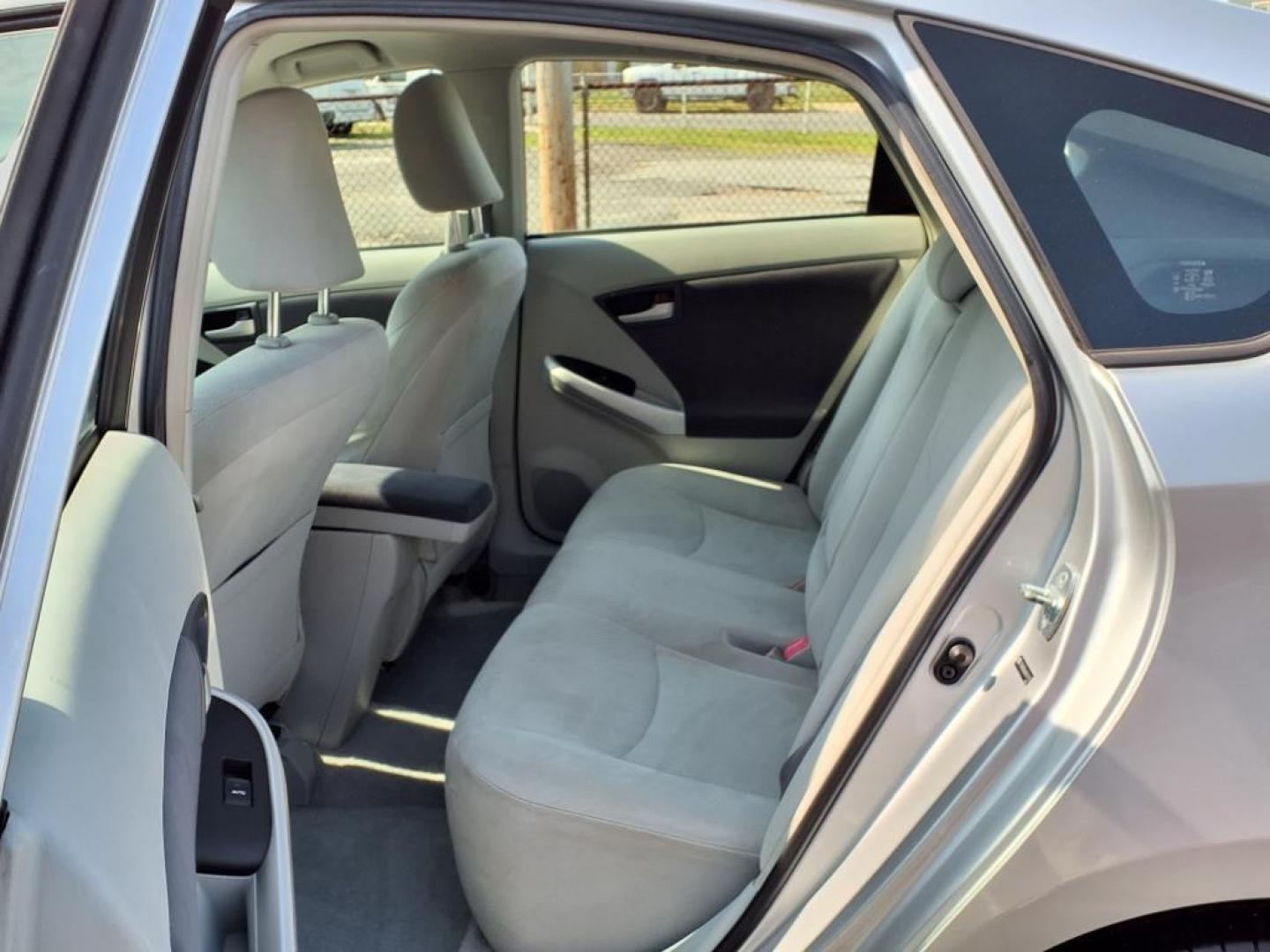 2010 Grey Toyota Prius II (JTDKN3DU6A0) with an 1.8L 4 Cylinder Sequential-Port F.I. engine, Automatic transmission, located at 50 Eastern Blvd., Essex, MD, 21221, (410) 686-3444, 39.304367, -76.484947 - Photo#13