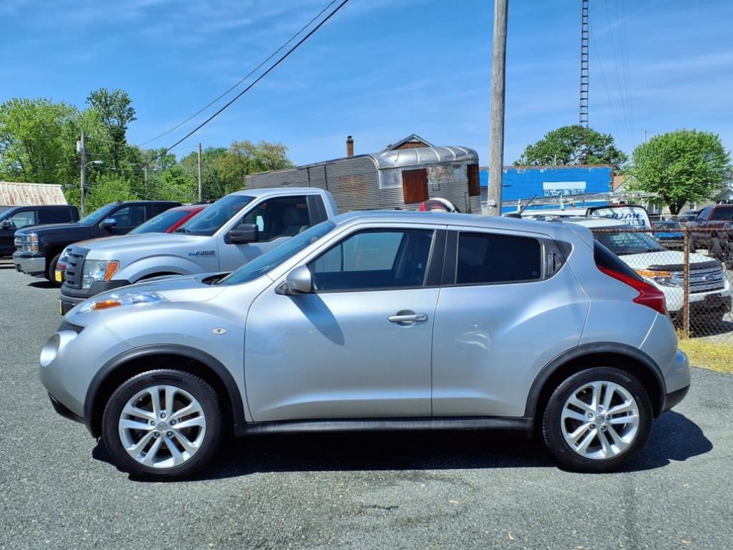 2012 Silver Nissan JUKE SV (JN8AF5MV2CT) with an 1.6L 4 Cylinder Turbocharged engine, Automatic transmission, located at 50 Eastern Blvd., Essex, MD, 21221, (410) 686-3444, 39.304367, -76.484947 - Photo#1