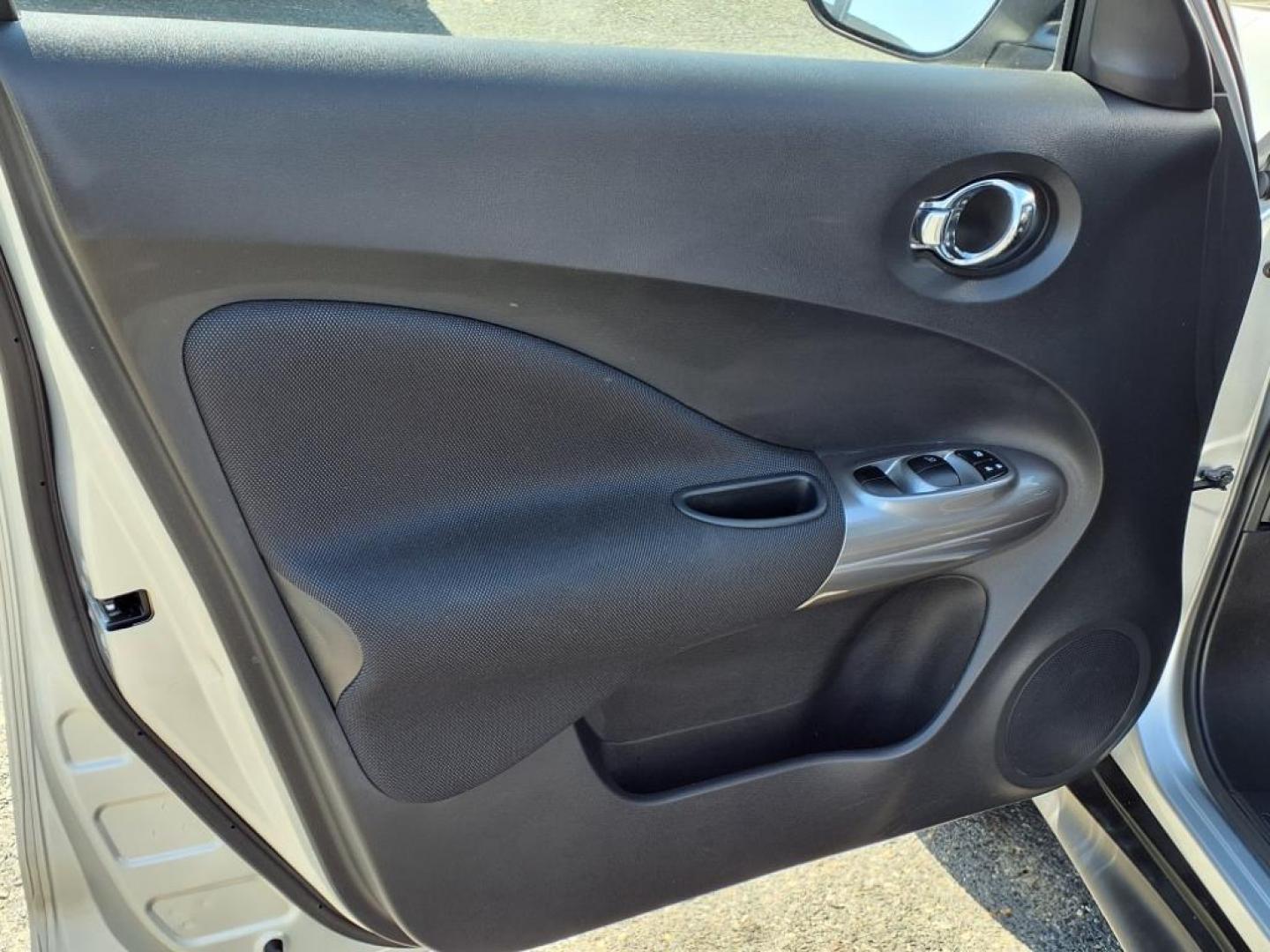 2012 Silver Nissan JUKE SV (JN8AF5MV2CT) with an 1.6L 4 Cylinder Turbocharged engine, Automatic transmission, located at 50 Eastern Blvd., Essex, MD, 21221, (410) 686-3444, 39.304367, -76.484947 - Photo#9