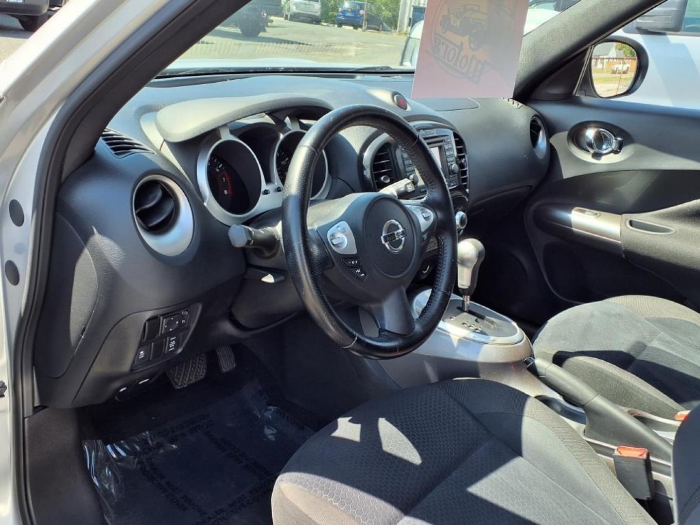 2012 Silver Nissan JUKE SV (JN8AF5MV2CT) with an 1.6L 4 Cylinder Turbocharged engine, Automatic transmission, located at 50 Eastern Blvd., Essex, MD, 21221, (410) 686-3444, 39.304367, -76.484947 - Photo#10