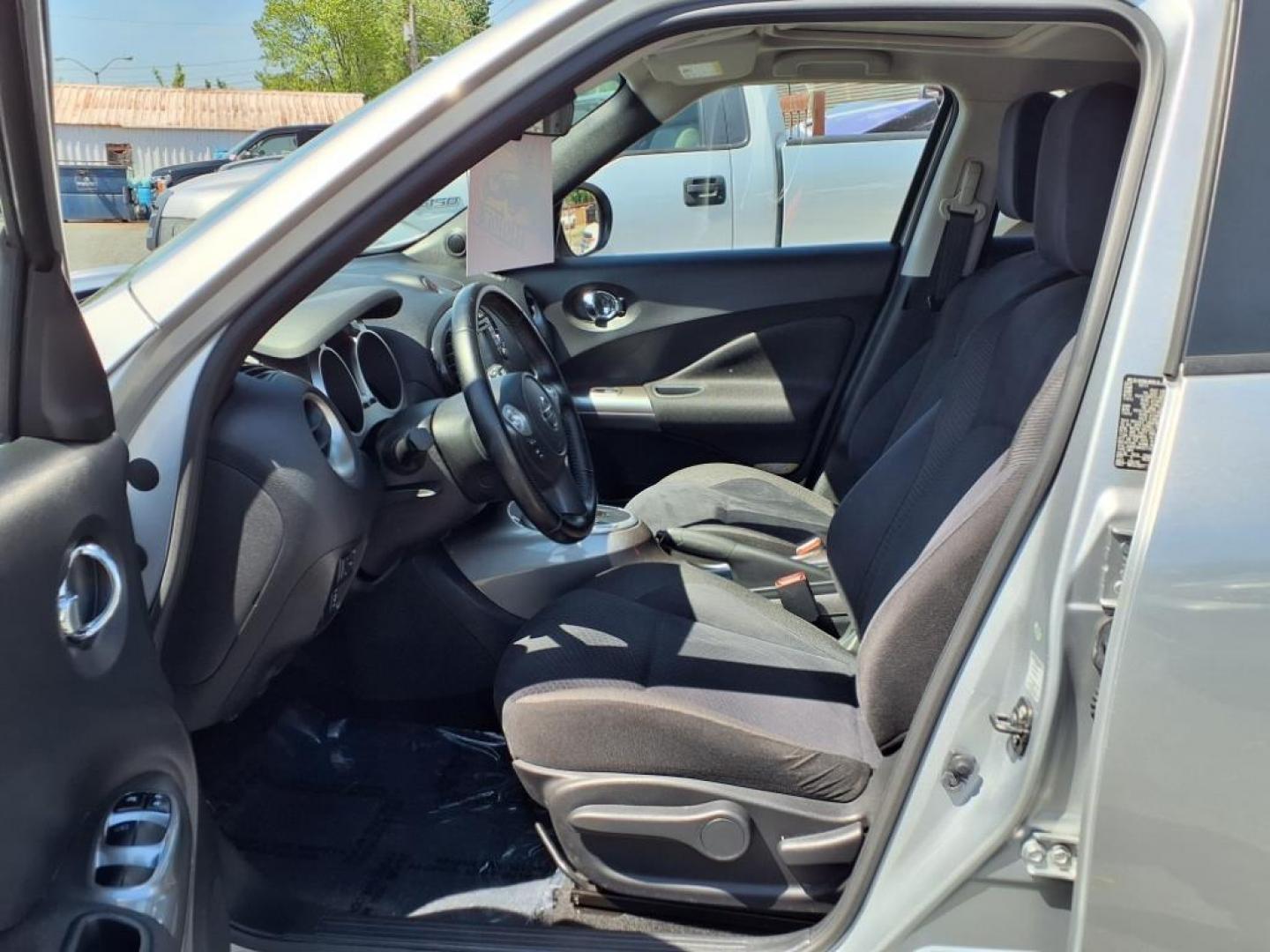 2012 Silver Nissan JUKE SV (JN8AF5MV2CT) with an 1.6L 4 Cylinder Turbocharged engine, Automatic transmission, located at 50 Eastern Blvd., Essex, MD, 21221, (410) 686-3444, 39.304367, -76.484947 - Photo#11