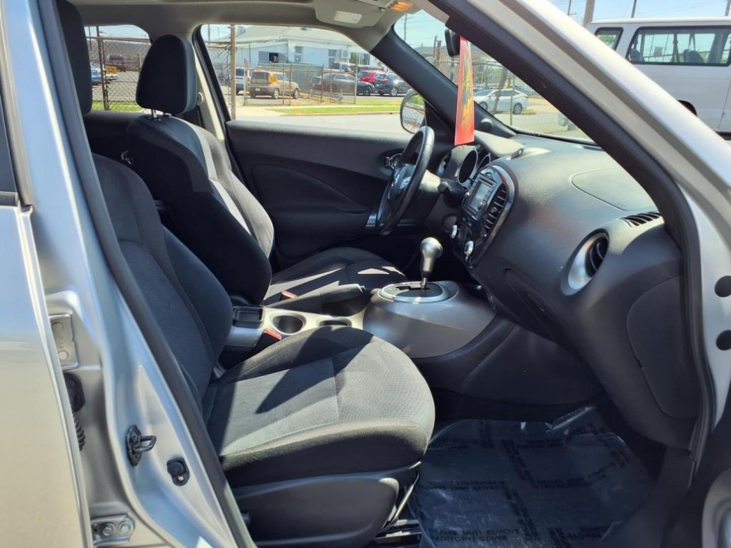 2012 Silver Nissan JUKE SV (JN8AF5MV2CT) with an 1.6L 4 Cylinder Turbocharged engine, Automatic transmission, located at 50 Eastern Blvd., Essex, MD, 21221, (410) 686-3444, 39.304367, -76.484947 - Photo#17
