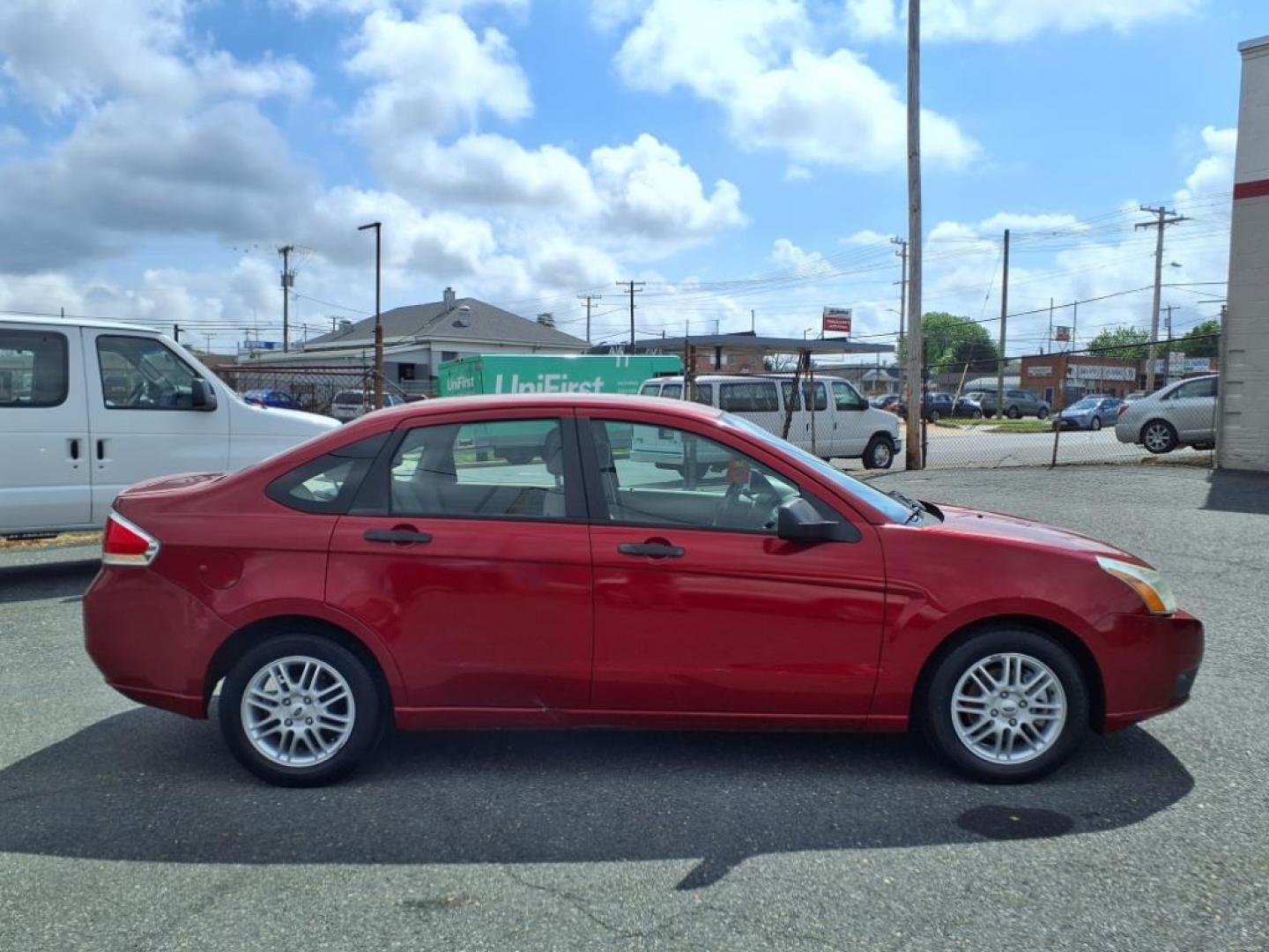 2009 Sangria Red Clearcoat Metallic Ford Focus SE (1FAHP35N89W) with an 2.0L 4 Cylinder Sequential-Port F.I. engine, 4CYL AT transmission, located at 50 Eastern Blvd., Essex, MD, 21221, (410) 686-3444, 39.304367, -76.484947 - Photo#4