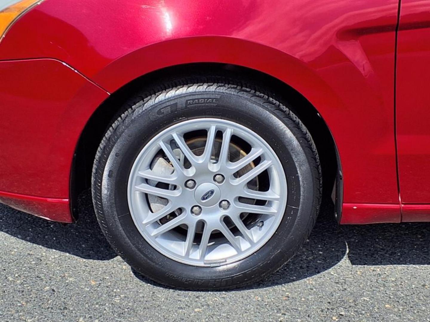 2009 Sangria Red Clearcoat Metallic Ford Focus SE (1FAHP35N89W) with an 2.0L 4 Cylinder Sequential-Port F.I. engine, 4CYL AT transmission, located at 50 Eastern Blvd., Essex, MD, 21221, (410) 686-3444, 39.304367, -76.484947 - Photo#7