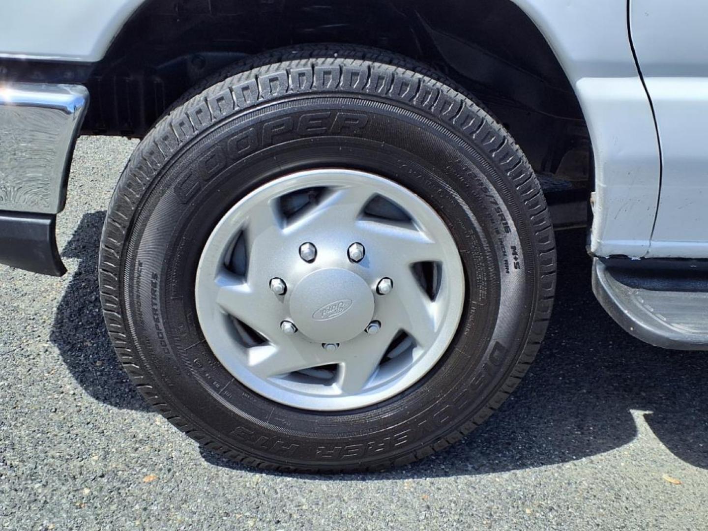 2014 White Ford E-Series E-350 SD XL (1FBSS3BL6ED) with an 5.4L 8 Cylinder Sequential-Port F.I. engine, Automatic transmission, located at 50 Eastern Blvd., Essex, MD, 21221, (410) 686-3444, 39.304367, -76.484947 - Photo#6