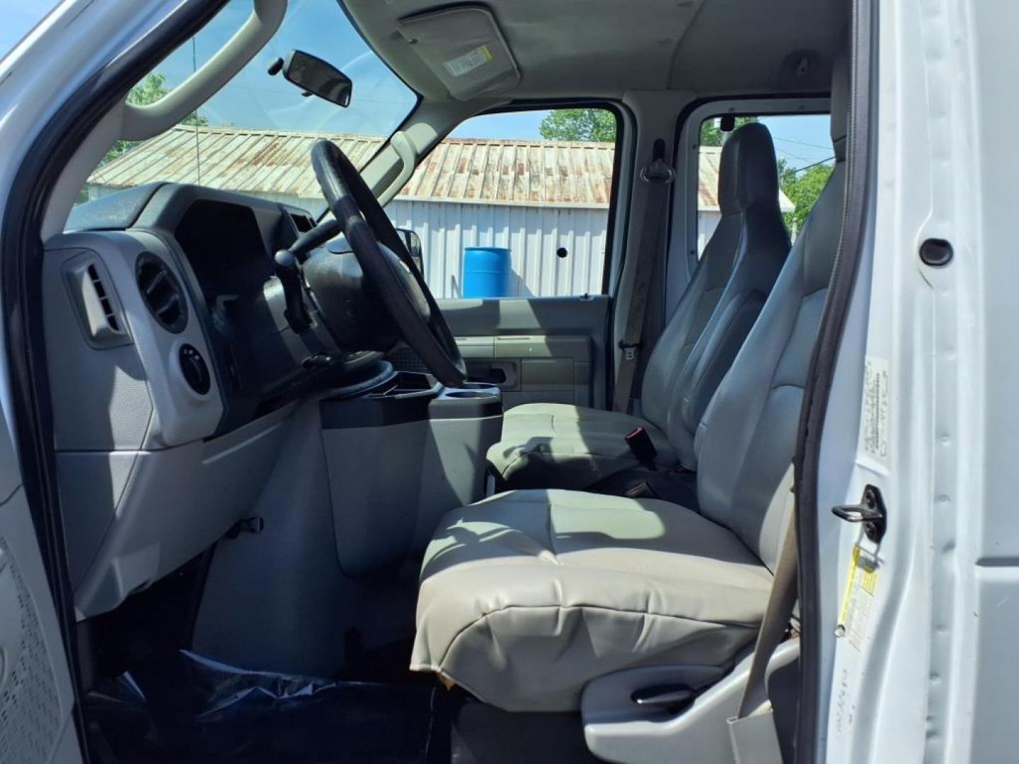 2014 White Ford E-Series E-350 SD XL (1FBSS3BL6ED) with an 5.4L 8 Cylinder Sequential-Port F.I. engine, Automatic transmission, located at 50 Eastern Blvd., Essex, MD, 21221, (410) 686-3444, 39.304367, -76.484947 - Photo#9