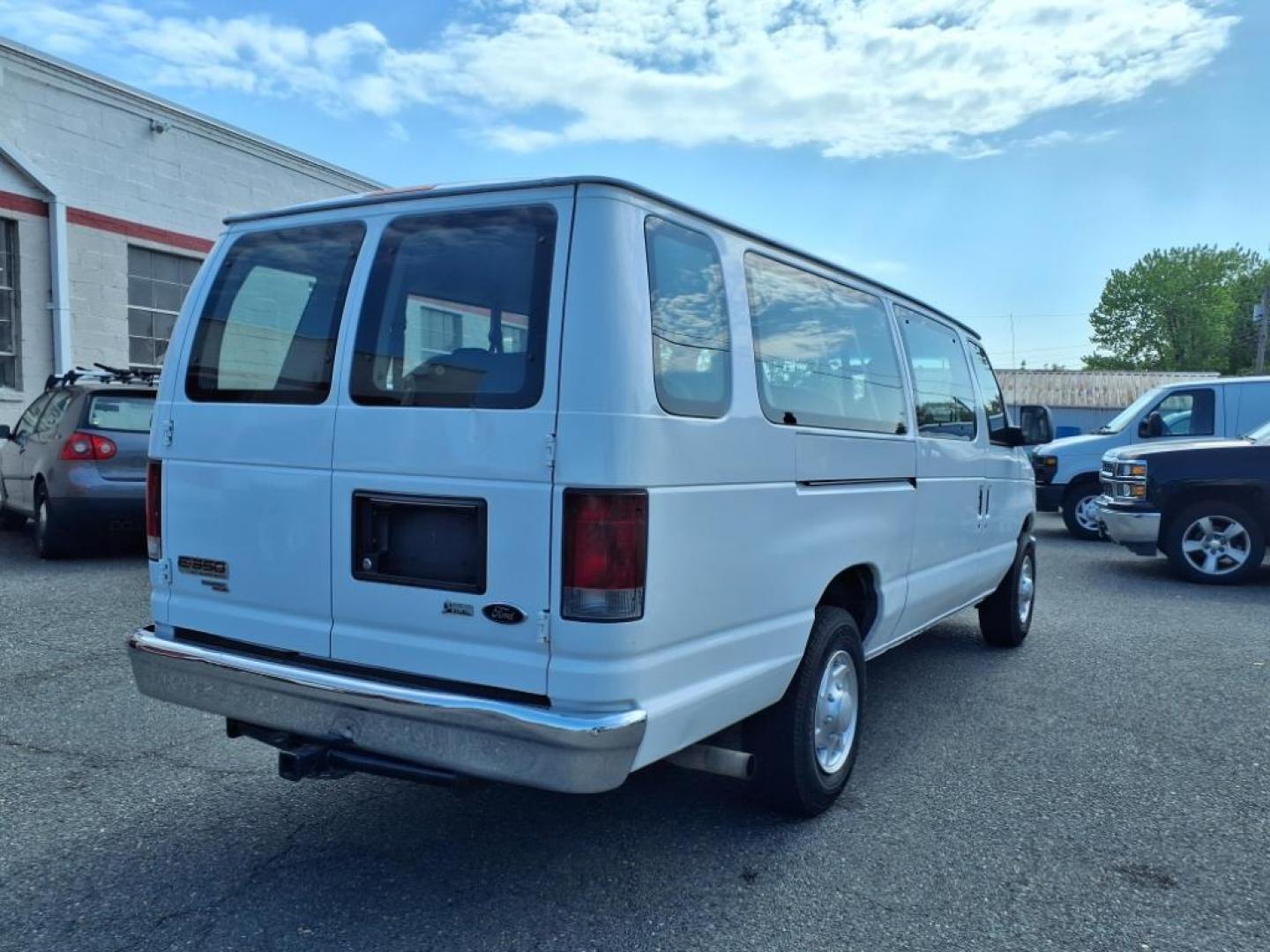 2010 Oxford White Ford E-Series E-350 SD XLT (1FBSS3BL7AD) with an 5.4L Triton 5.4L Flex Fuel V8 255hp 350ft. lbs. Sequential-Port F.I. engine, 4-Speed Automatic transmission, located at 50 Eastern Blvd., Essex, MD, 21221, (410) 686-3444, 39.304367, -76.484947 - Photo#5