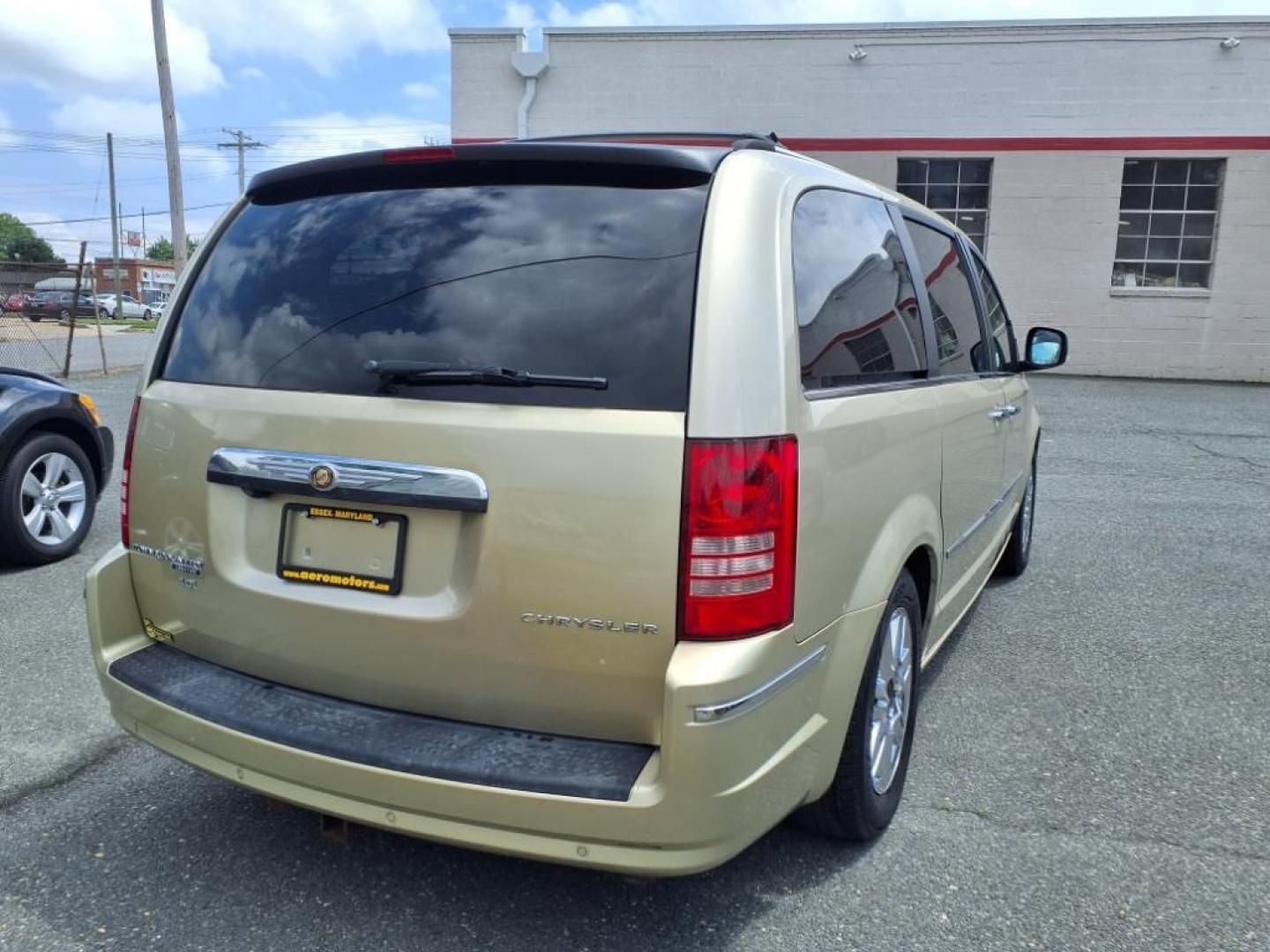 2010 White Gold Clear Coat Chrysler Town and Country Limited (2A4RR6DX2AR) with an 4.0L 6 Cylinder Sequential-Port F.I. engine, V6 AT transmission, located at 50 Eastern Blvd., Essex, MD, 21221, (410) 686-3444, 39.304367, -76.484947 - Photo#6