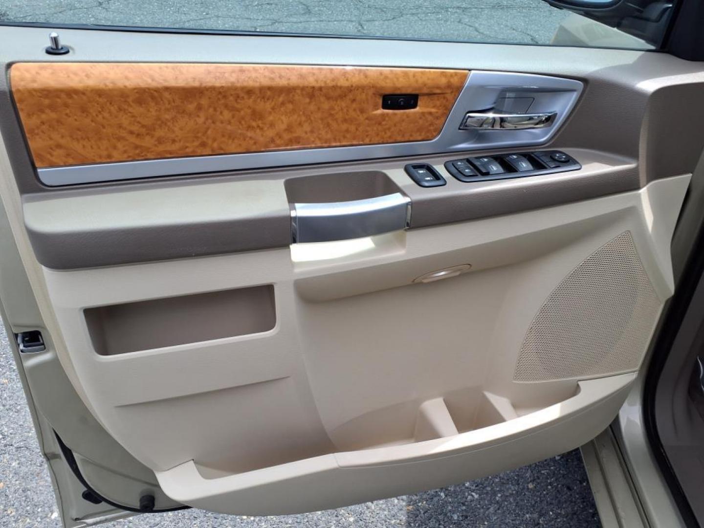 2010 White Gold Clear Coat Chrysler Town and Country Limited (2A4RR6DX2AR) with an 4.0L 6 Cylinder Sequential-Port F.I. engine, V6 AT transmission, located at 50 Eastern Blvd., Essex, MD, 21221, (410) 686-3444, 39.304367, -76.484947 - Photo#10