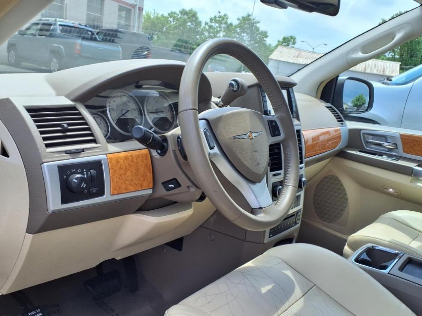 2010 White Gold Clear Coat Chrysler Town and Country Limited (2A4RR6DX2AR) with an 4.0L 6 Cylinder Sequential-Port F.I. engine, V6 AT transmission, located at 50 Eastern Blvd., Essex, MD, 21221, (410) 686-3444, 39.304367, -76.484947 - Photo#11