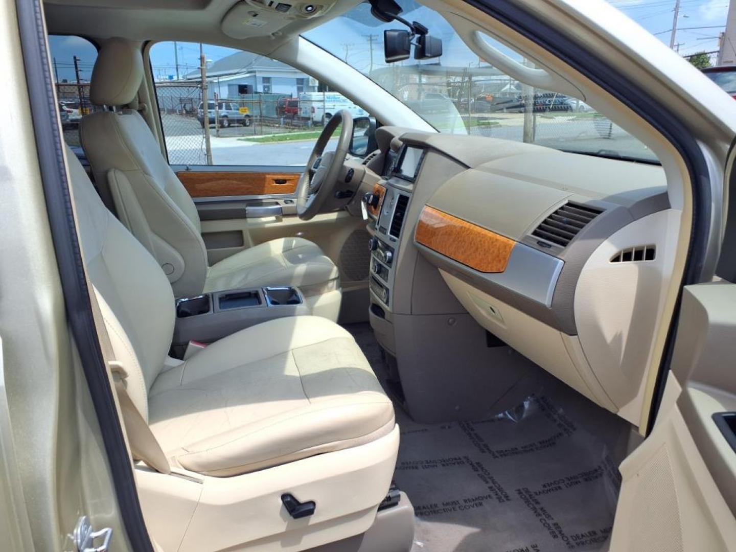 2010 White Gold Clear Coat Chrysler Town and Country Limited (2A4RR6DX2AR) with an 4.0L 6 Cylinder Sequential-Port F.I. engine, V6 AT transmission, located at 50 Eastern Blvd., Essex, MD, 21221, (410) 686-3444, 39.304367, -76.484947 - Photo#19