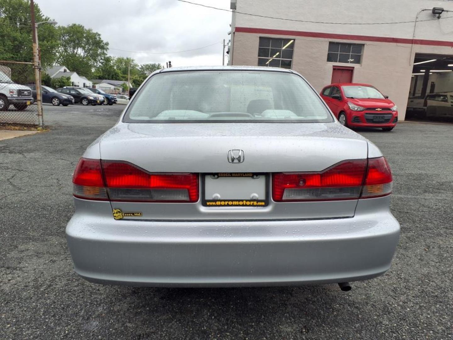 2002 Satin Silver Metallic Honda Accord SE (1HGCG56792A) with an 2.3L 4 Cylinder Fuel Injected engine, 4CYL transmission, located at 50 Eastern Blvd., Essex, MD, 21221, (410) 686-3444, 39.304367, -76.484947 - Photo#3