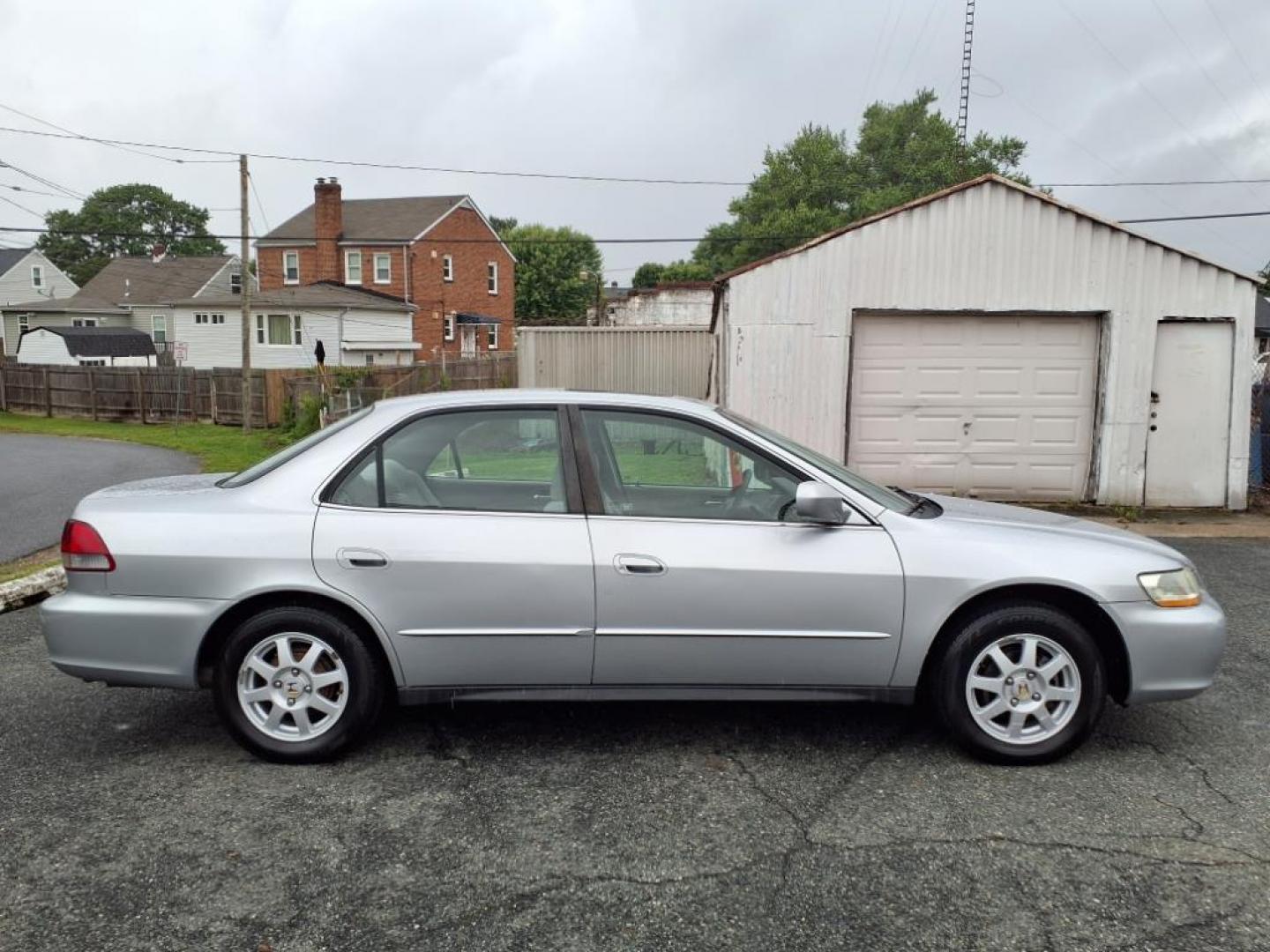 2002 Satin Silver Metallic Honda Accord SE (1HGCG56792A) with an 2.3L 4 Cylinder Fuel Injected engine, 4CYL transmission, located at 50 Eastern Blvd., Essex, MD, 21221, (410) 686-3444, 39.304367, -76.484947 - Photo#5