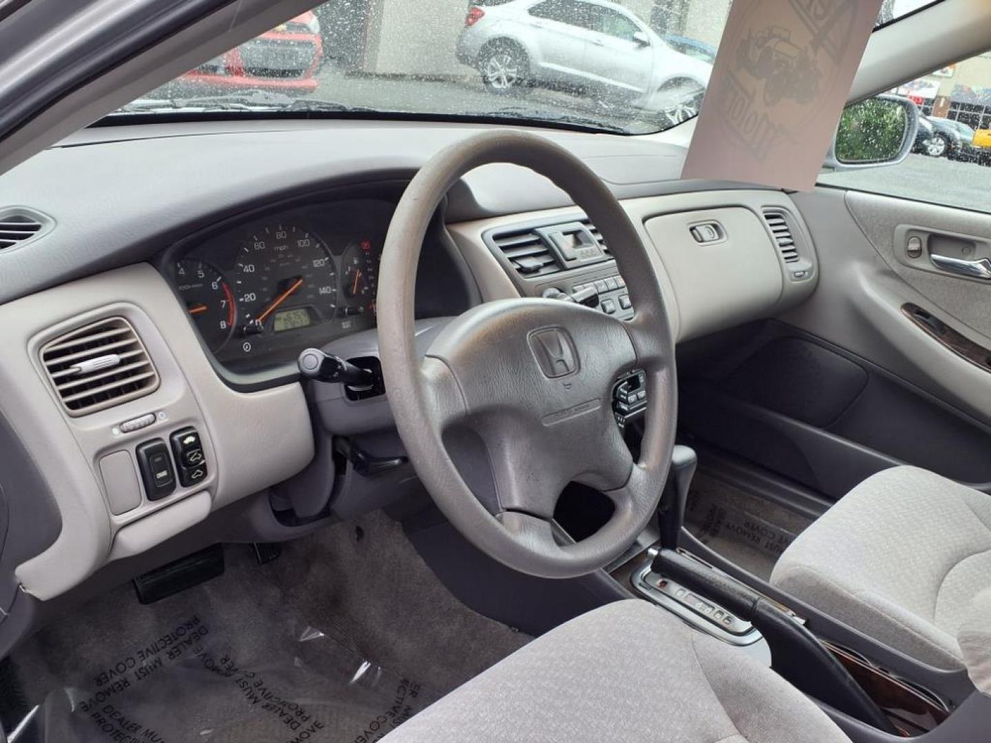 2002 Satin Silver Metallic Honda Accord SE (1HGCG56792A) with an 2.3L 4 Cylinder Fuel Injected engine, 4CYL transmission, located at 50 Eastern Blvd., Essex, MD, 21221, (410) 686-3444, 39.304367, -76.484947 - Photo#10