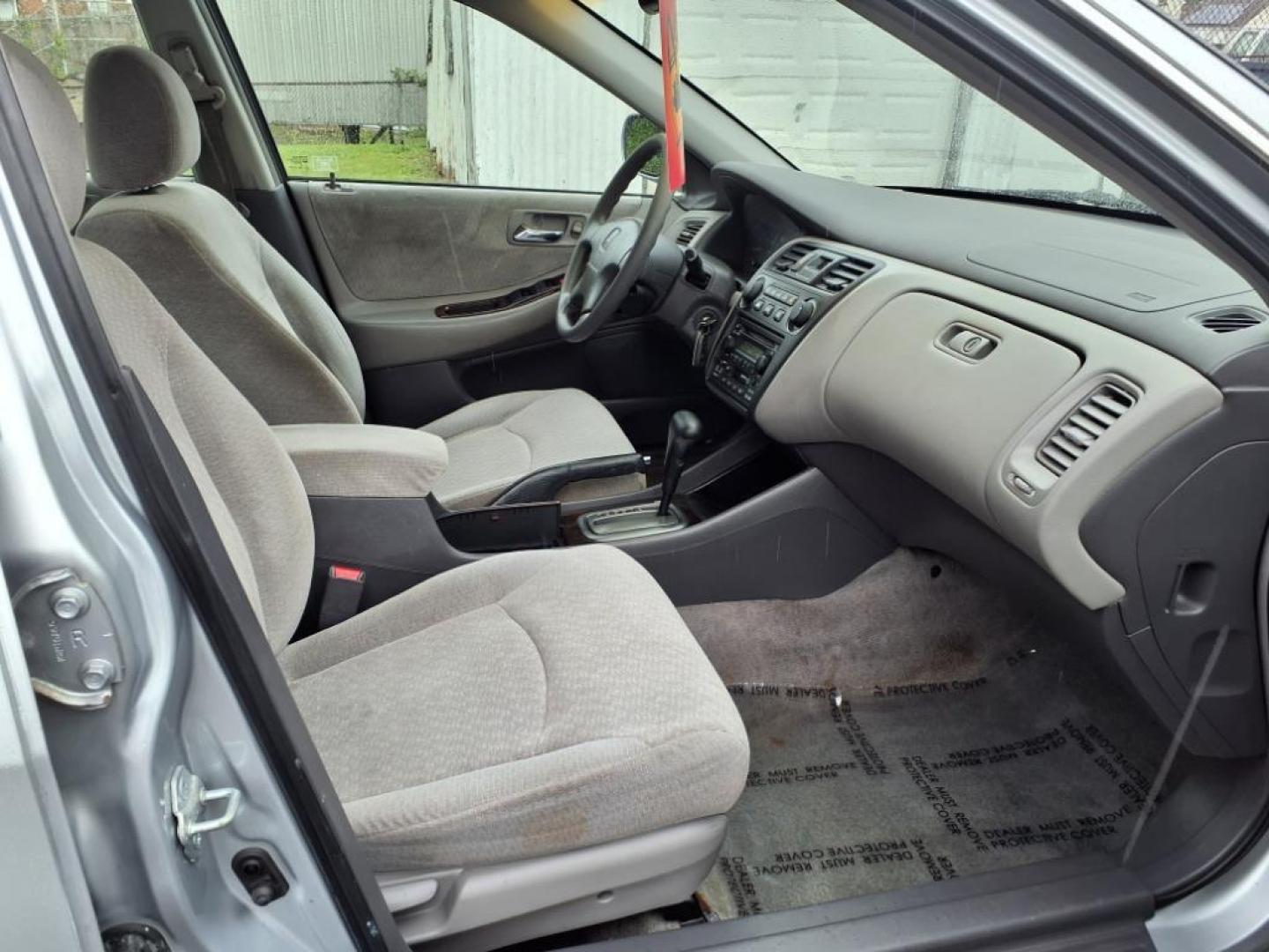 2002 Satin Silver Metallic Honda Accord SE (1HGCG56792A) with an 2.3L 4 Cylinder Fuel Injected engine, 4CYL transmission, located at 50 Eastern Blvd., Essex, MD, 21221, (410) 686-3444, 39.304367, -76.484947 - Photo#16