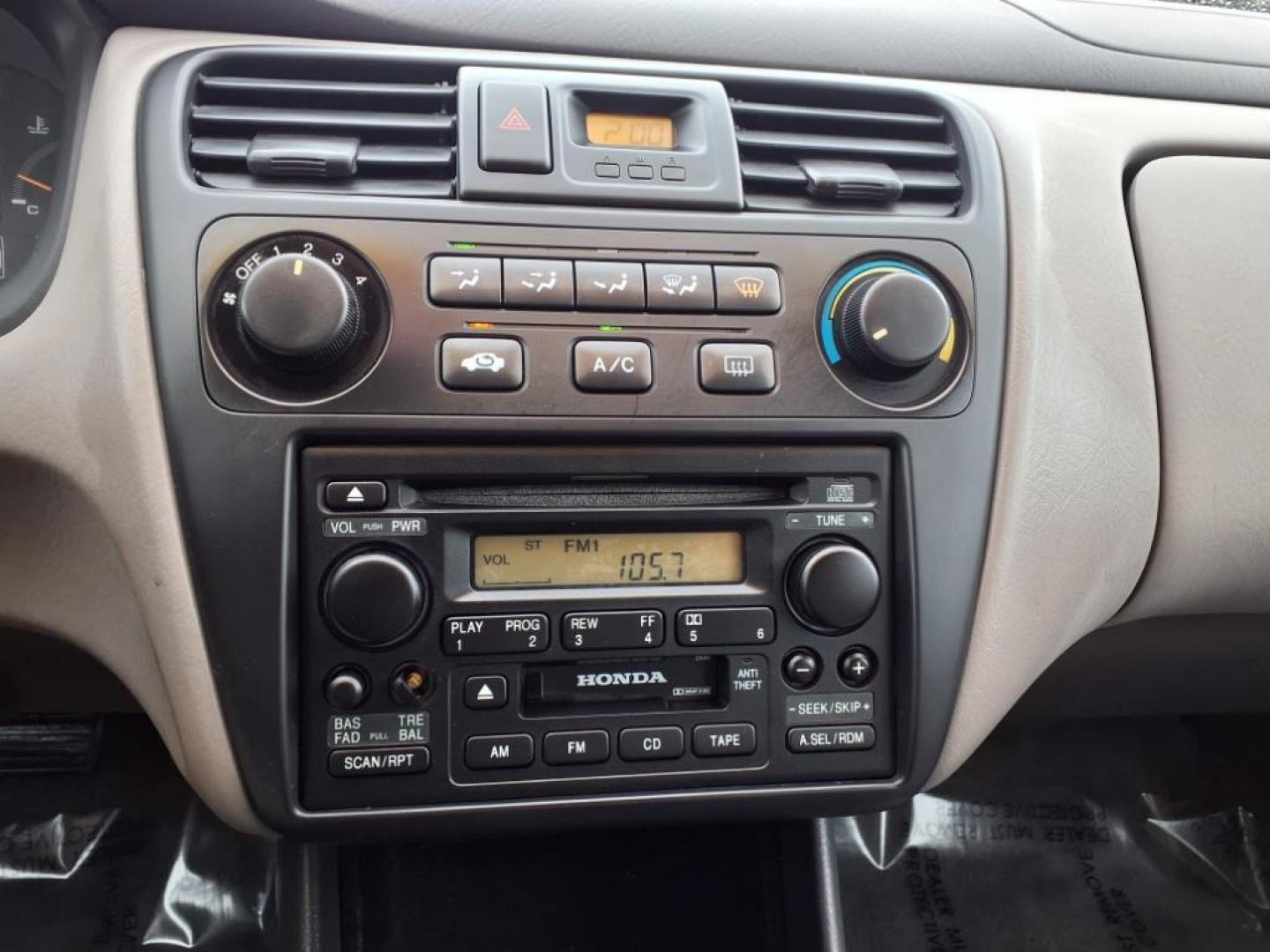 2002 Satin Silver Metallic Honda Accord SE (1HGCG56792A) with an 2.3L 4 Cylinder Fuel Injected engine, 4CYL transmission, located at 50 Eastern Blvd., Essex, MD, 21221, (410) 686-3444, 39.304367, -76.484947 - Photo#17