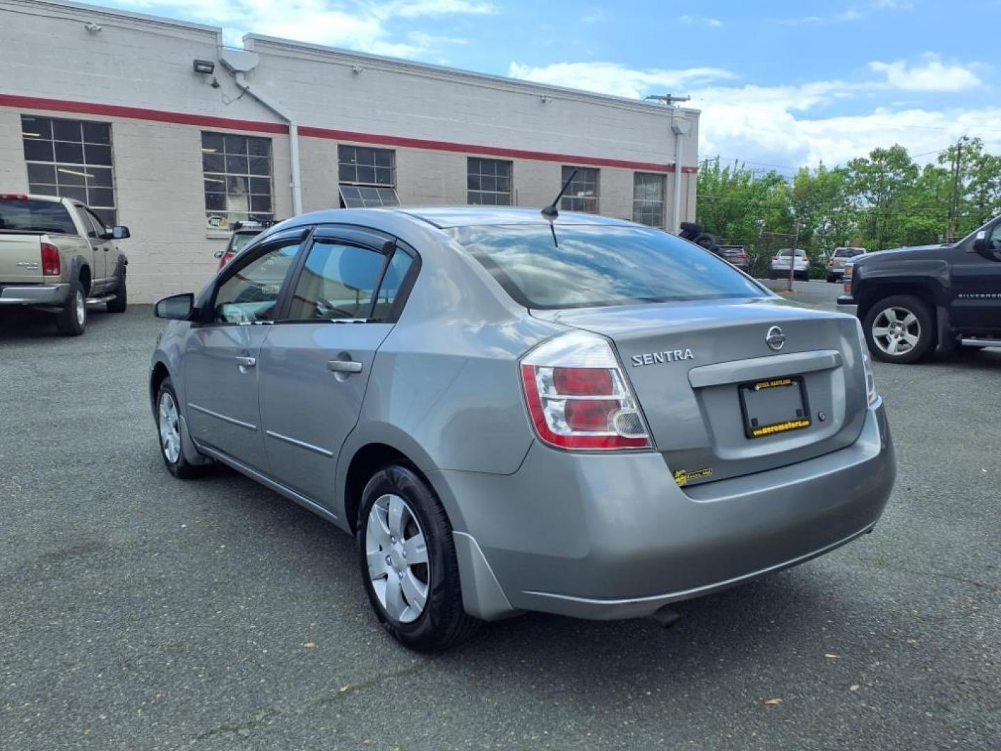 2009 Gray Nissan Sentra 2.0 S (3N1AB61E09L) with an 2.0L 2.0L I4 140hp 147ft. lbs. Sequential-Port F.I. engine, CVT transmission, located at 50 Eastern Blvd., Essex, MD, 21221, (410) 686-3444, 39.304367, -76.484947 - Photo#2