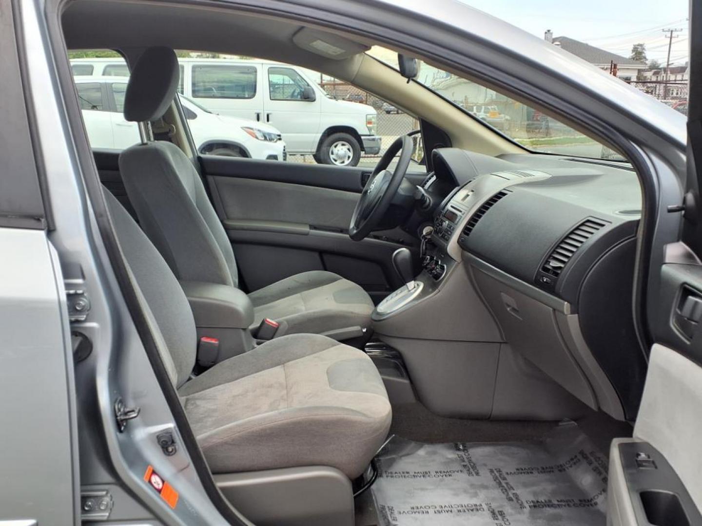 2009 Gray Nissan Sentra 2.0 S (3N1AB61E09L) with an 2.0L 2.0L I4 140hp 147ft. lbs. Sequential-Port F.I. engine, CVT transmission, located at 50 Eastern Blvd., Essex, MD, 21221, (410) 686-3444, 39.304367, -76.484947 - Photo#15
