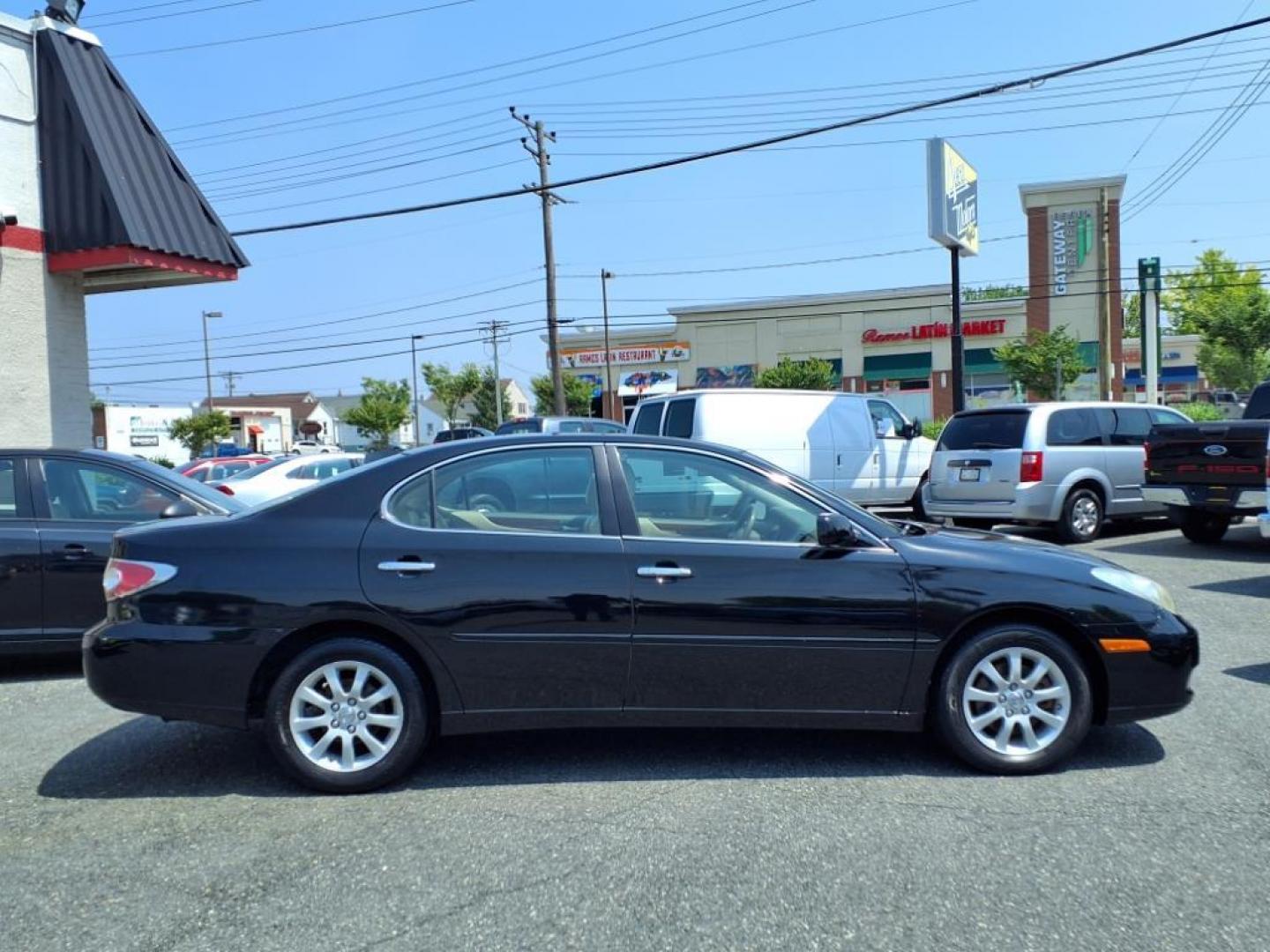 2002 Black Onyx Lexus ES 300 Base (JTHBF30G320) with an 3.0L 6 Cylinder Fuel Injected engine, V6 AT transmission, located at 50 Eastern Blvd., Essex, MD, 21221, (410) 686-3444, 39.304367, -76.484947 - Photo#5