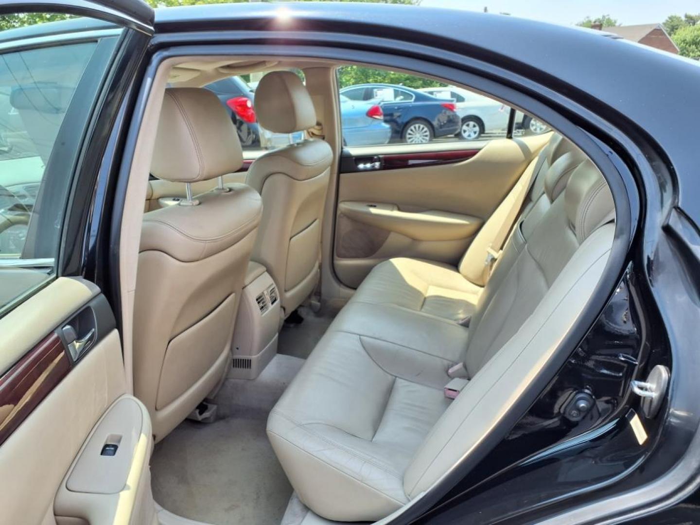 2002 Black Onyx Lexus ES 300 Base (JTHBF30G320) with an 3.0L 6 Cylinder Fuel Injected engine, V6 AT transmission, located at 50 Eastern Blvd., Essex, MD, 21221, (410) 686-3444, 39.304367, -76.484947 - Photo#11