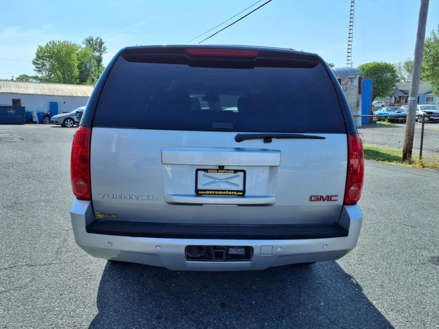 2013 Silver GMC Yukon XL SLT (1GKS2KE76DR) with an 5.3L 8 Cylinder Sequential-Port F.I. engine, AT4X4 transmission, located at 50 Eastern Blvd., Essex, MD, 21221, (410) 686-3444, 39.304367, -76.484947 - Photo#3