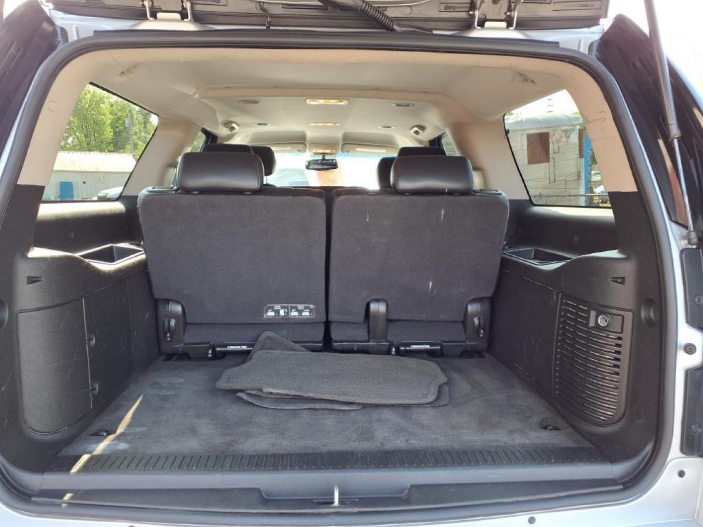 2013 Silver GMC Yukon XL SLT (1GKS2KE76DR) with an 5.3L 8 Cylinder Sequential-Port F.I. engine, AT4X4 transmission, located at 50 Eastern Blvd., Essex, MD, 21221, (410) 686-3444, 39.304367, -76.484947 - Photo#4