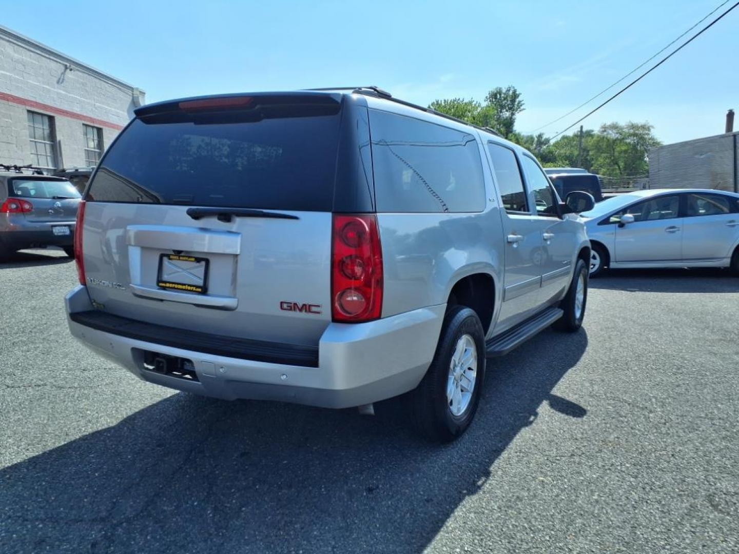 2013 Silver GMC Yukon XL SLT (1GKS2KE76DR) with an 5.3L 8 Cylinder Sequential-Port F.I. engine, AT4X4 transmission, located at 50 Eastern Blvd., Essex, MD, 21221, (410) 686-3444, 39.304367, -76.484947 - Photo#5