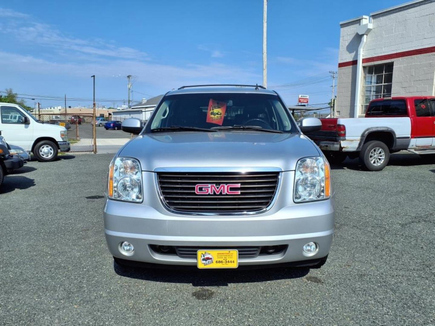 2013 Silver GMC Yukon XL SLT (1GKS2KE76DR) with an 5.3L 8 Cylinder Sequential-Port F.I. engine, AT4X4 transmission, located at 50 Eastern Blvd., Essex, MD, 21221, (410) 686-3444, 39.304367, -76.484947 - Photo#7