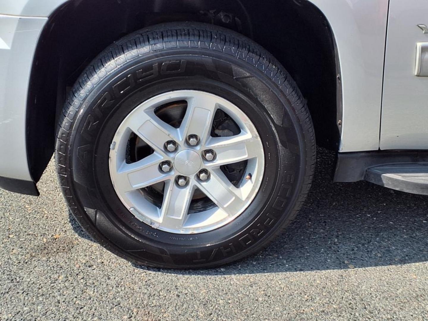 2013 Silver GMC Yukon XL SLT (1GKS2KE76DR) with an 5.3L 8 Cylinder Sequential-Port F.I. engine, AT4X4 transmission, located at 50 Eastern Blvd., Essex, MD, 21221, (410) 686-3444, 39.304367, -76.484947 - Photo#8