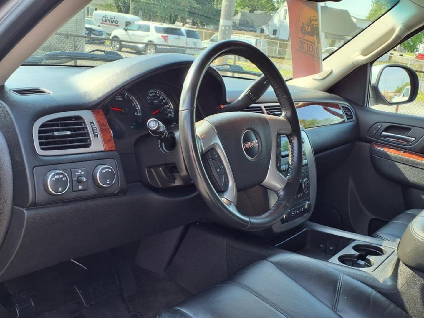 2013 Silver GMC Yukon XL SLT (1GKS2KE76DR) with an 5.3L 8 Cylinder Sequential-Port F.I. engine, AT4X4 transmission, located at 50 Eastern Blvd., Essex, MD, 21221, (410) 686-3444, 39.304367, -76.484947 - Photo#10