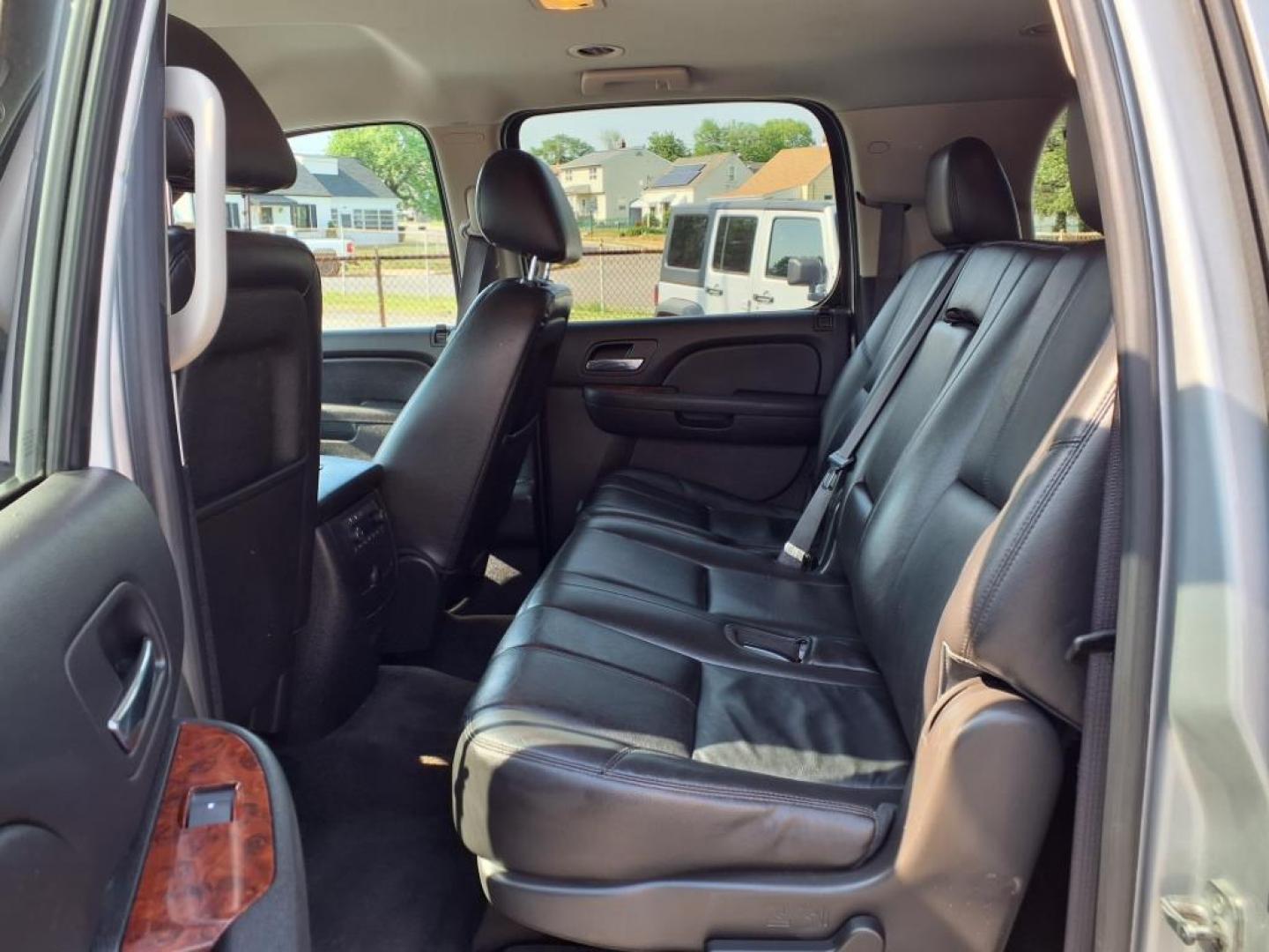 2013 Silver GMC Yukon XL SLT (1GKS2KE76DR) with an 5.3L 8 Cylinder Sequential-Port F.I. engine, AT4X4 transmission, located at 50 Eastern Blvd., Essex, MD, 21221, (410) 686-3444, 39.304367, -76.484947 - Photo#12