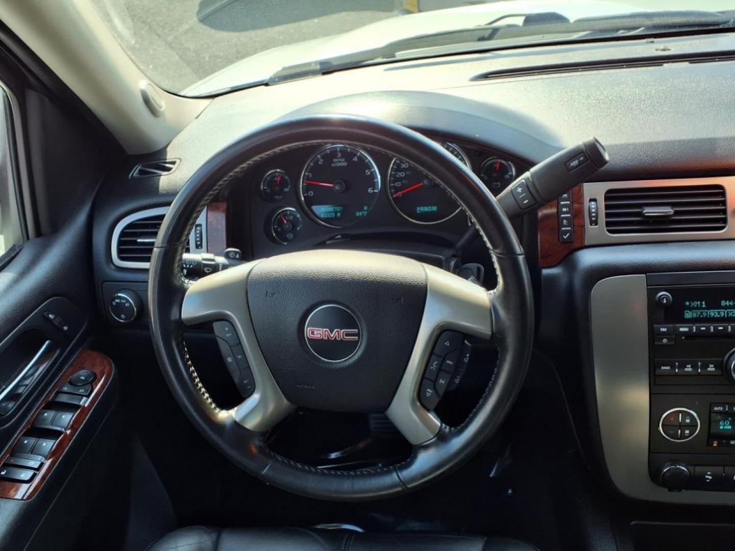 2013 Silver GMC Yukon XL SLT (1GKS2KE76DR) with an 5.3L 8 Cylinder Sequential-Port F.I. engine, AT4X4 transmission, located at 50 Eastern Blvd., Essex, MD, 21221, (410) 686-3444, 39.304367, -76.484947 - Photo#14