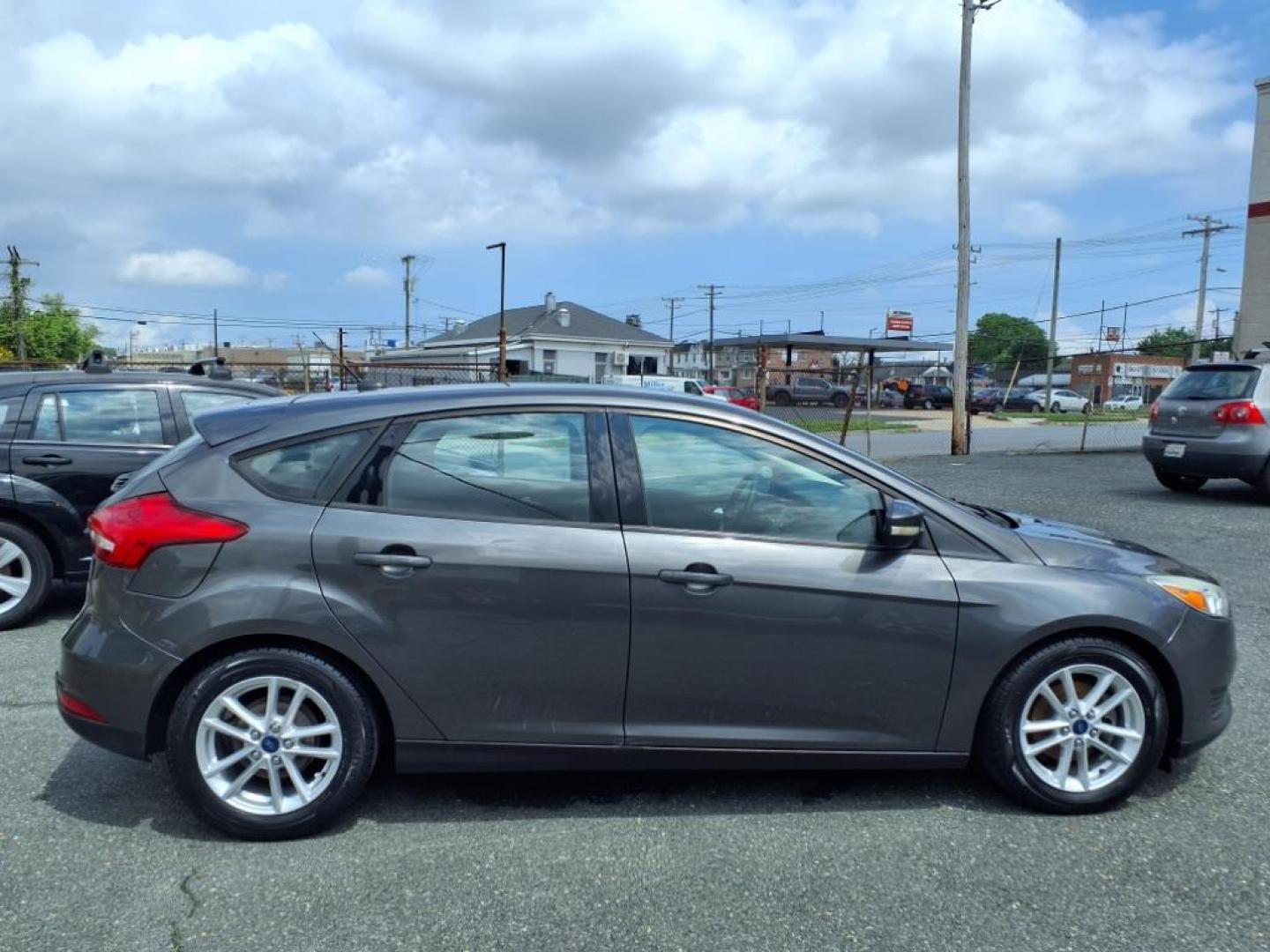 2015 Magnetic Ford Focus SE (1FADP3K26FL) with an 2.0L 4 Cylinder Fuel Injected engine, 4CYL AT transmission, located at 50 Eastern Blvd., Essex, MD, 21221, (410) 686-3444, 39.304367, -76.484947 - Photo#6