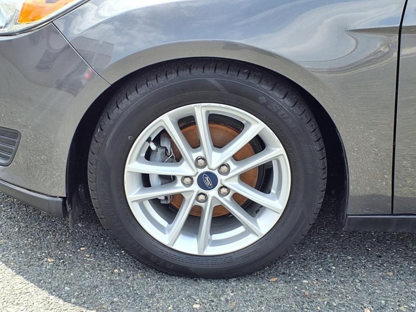 2015 Magnetic Ford Focus SE (1FADP3K26FL) with an 2.0L 4 Cylinder Fuel Injected engine, 4CYL AT transmission, located at 50 Eastern Blvd., Essex, MD, 21221, (410) 686-3444, 39.304367, -76.484947 - Photo#9