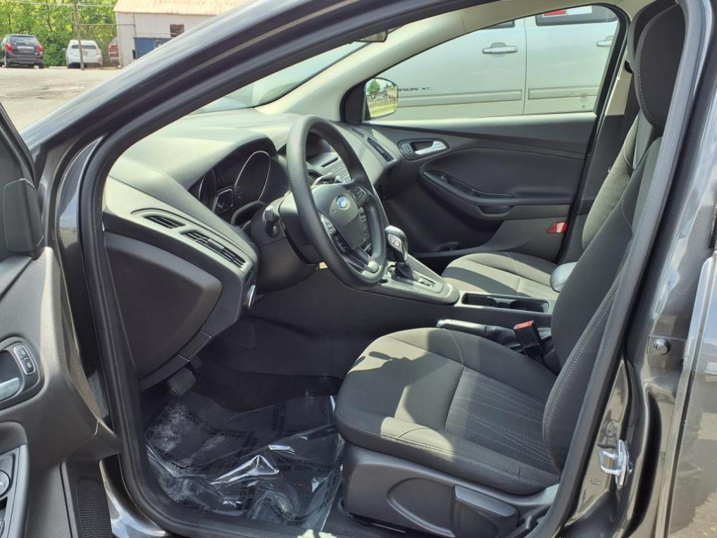 2015 Magnetic Ford Focus SE (1FADP3K26FL) with an 2.0L 4 Cylinder Fuel Injected engine, 4CYL AT transmission, located at 50 Eastern Blvd., Essex, MD, 21221, (410) 686-3444, 39.304367, -76.484947 - Photo#11