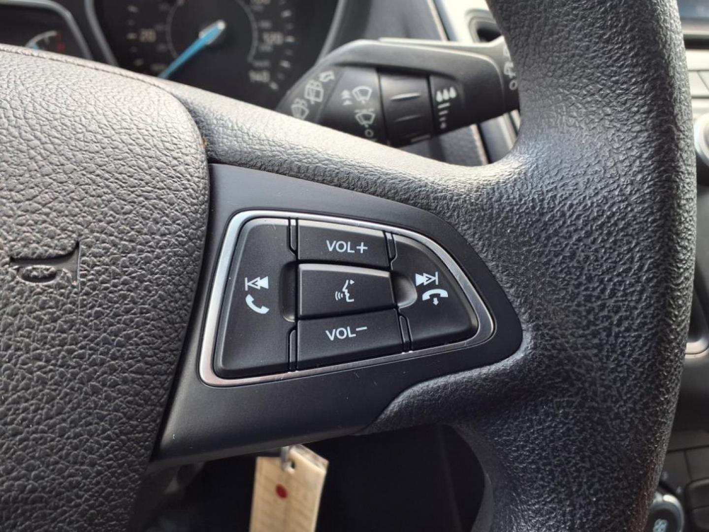 2015 Magnetic Ford Focus SE (1FADP3K26FL) with an 2.0L 4 Cylinder Fuel Injected engine, 4CYL AT transmission, located at 50 Eastern Blvd., Essex, MD, 21221, (410) 686-3444, 39.304367, -76.484947 - Photo#21