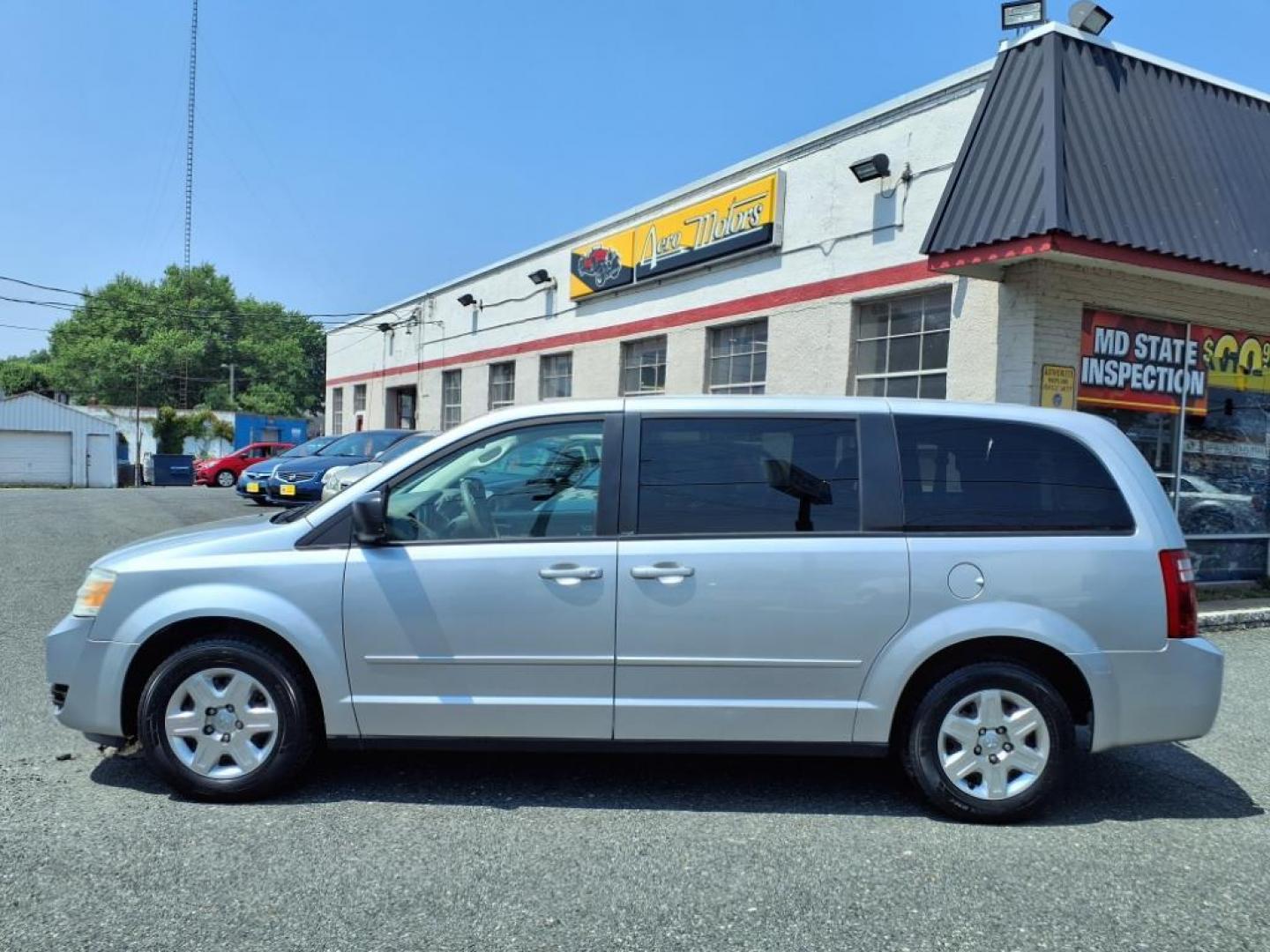 2009 Silver Dodge Grand Caravan SE (2D8HN44E39R) with an 3.3L 6 Cylinder Fuel Injected engine, AT V6 transmission, located at 50 Eastern Blvd., Essex, MD, 21221, (410) 686-3444, 39.304367, -76.484947 - Photo#1