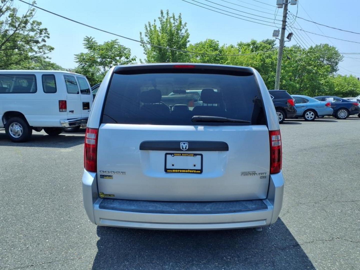 2009 Silver Dodge Grand Caravan SE (2D8HN44E39R) with an 3.3L 6 Cylinder Fuel Injected engine, AT V6 transmission, located at 50 Eastern Blvd., Essex, MD, 21221, (410) 686-3444, 39.304367, -76.484947 - Photo#3