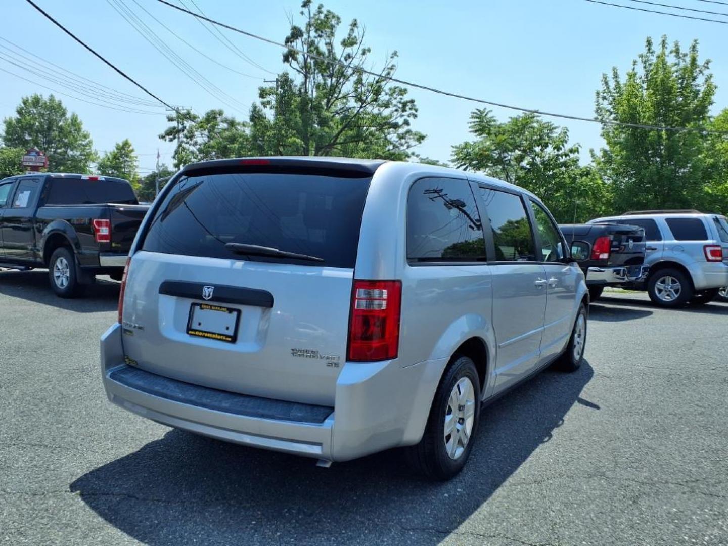2009 Silver Dodge Grand Caravan SE (2D8HN44E39R) with an 3.3L 6 Cylinder Fuel Injected engine, AT V6 transmission, located at 50 Eastern Blvd., Essex, MD, 21221, (410) 686-3444, 39.304367, -76.484947 - Photo#4