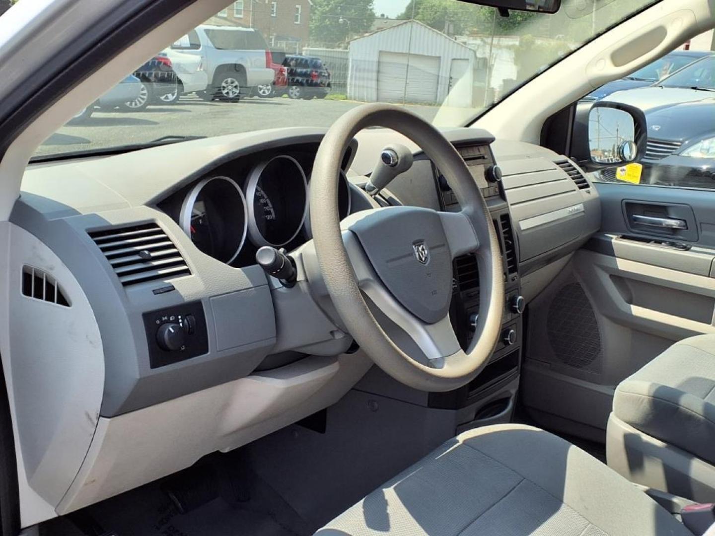 2009 Silver Dodge Grand Caravan SE (2D8HN44E39R) with an 3.3L 6 Cylinder Fuel Injected engine, AT V6 transmission, located at 50 Eastern Blvd., Essex, MD, 21221, (410) 686-3444, 39.304367, -76.484947 - Photo#10