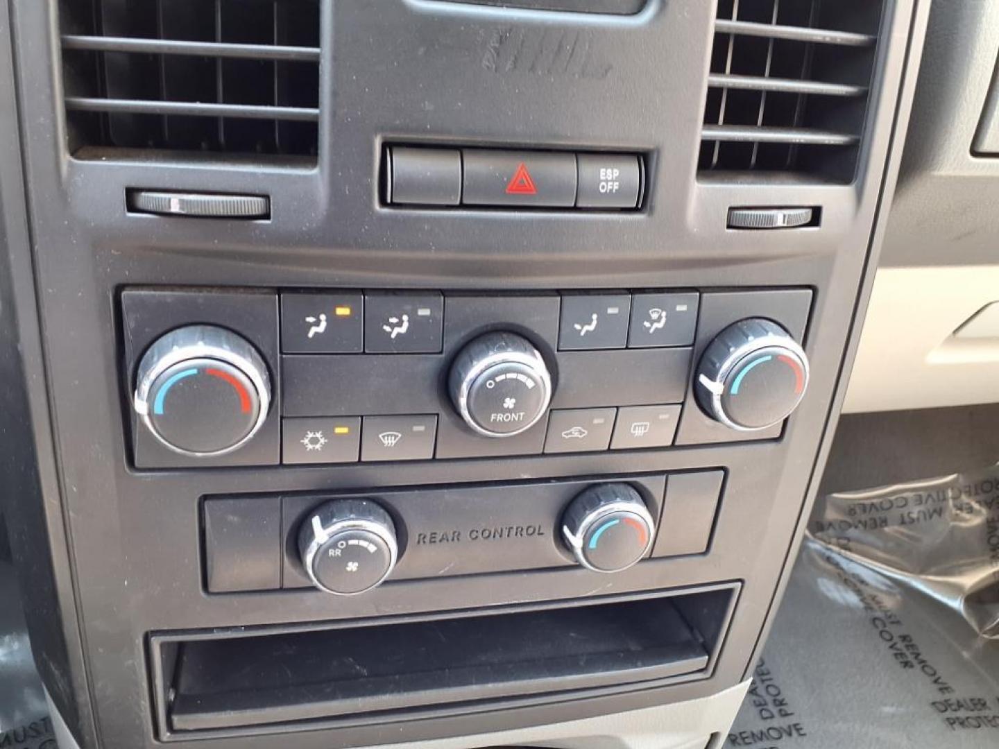 2009 Silver Dodge Grand Caravan SE (2D8HN44E39R) with an 3.3L 6 Cylinder Fuel Injected engine, AT V6 transmission, located at 50 Eastern Blvd., Essex, MD, 21221, (410) 686-3444, 39.304367, -76.484947 - Photo#18