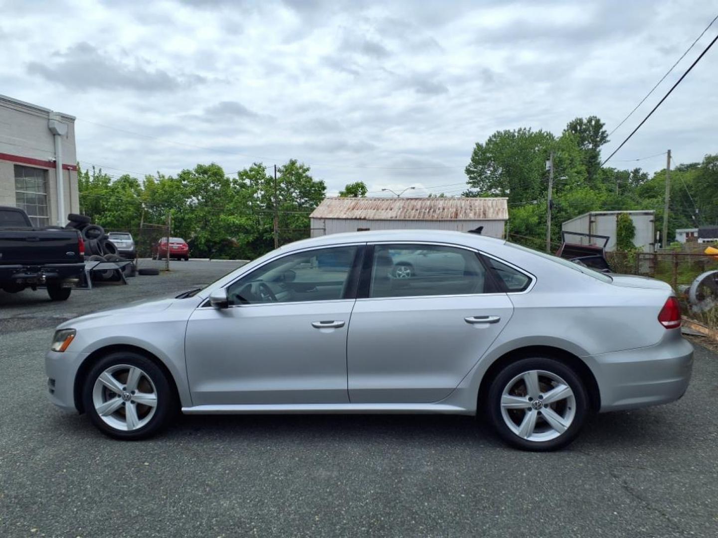 2012 Reflex Silver Metallic Volkswagen Passat SE PZEV (1VWBP7A35CC) with an 2.5L 2.5L I5 170hp 177ft. lbs. PZEV Sequential-Port F.I. engine, 6-Speed Shiftable Automatic transmission, located at 50 Eastern Blvd., Essex, MD, 21221, (410) 686-3444, 39.304367, -76.484947 - Photo#1