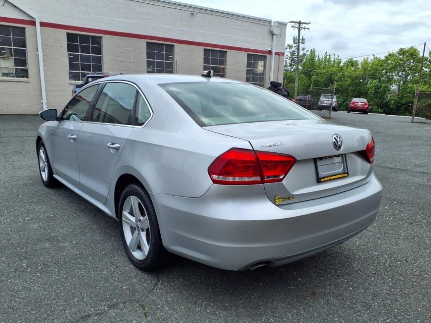 2012 Reflex Silver Metallic Volkswagen Passat SE PZEV (1VWBP7A35CC) with an 2.5L 2.5L I5 170hp 177ft. lbs. PZEV Sequential-Port F.I. engine, 6-Speed Shiftable Automatic transmission, located at 50 Eastern Blvd., Essex, MD, 21221, (410) 686-3444, 39.304367, -76.484947 - Photo#2
